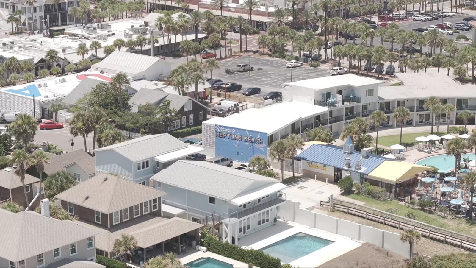 Beaches Town Center shops and restaurants in Atlantic Beach
